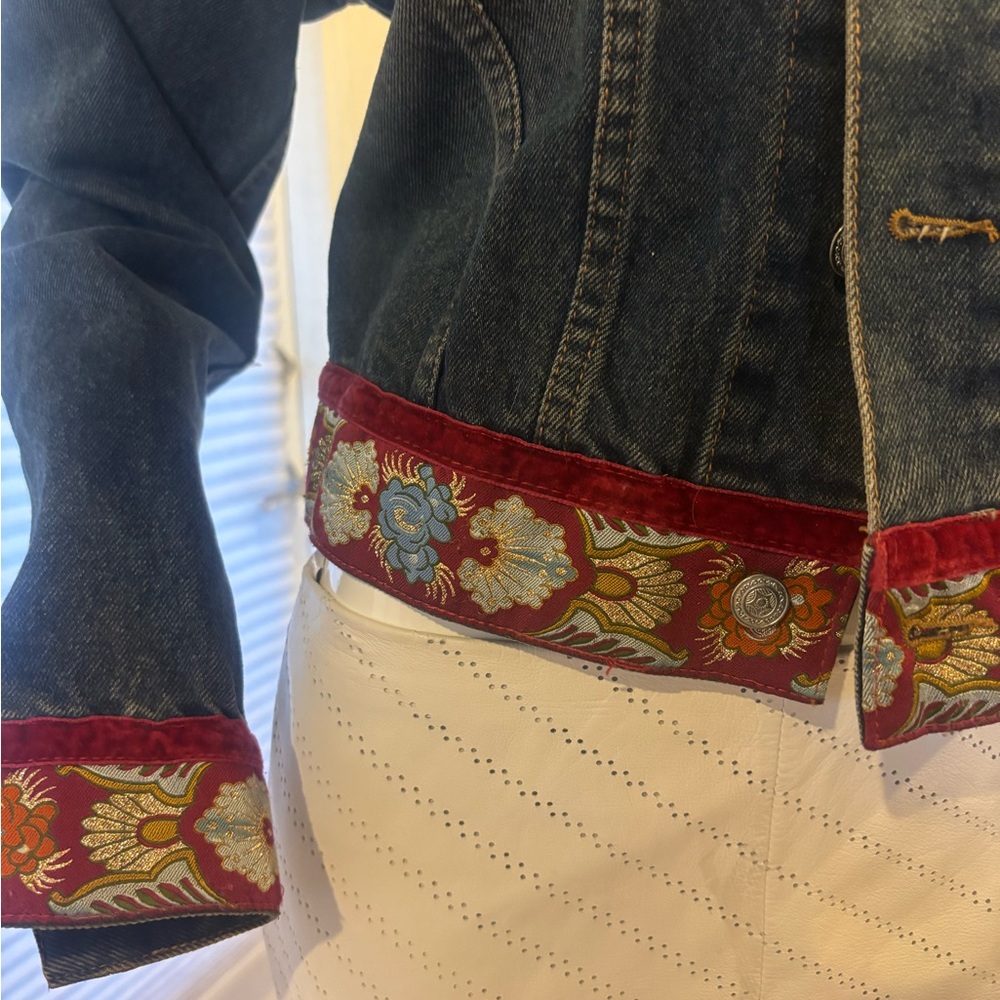 Vintage Denim Jacket with Pink Velvet Trim - Picture 2 of 6
